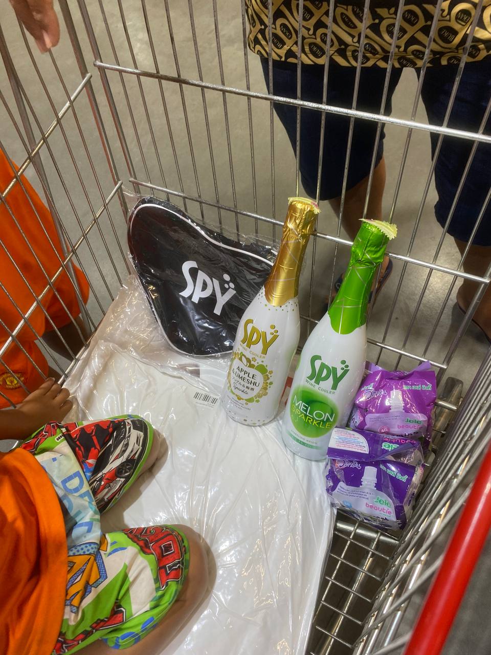 SPY Sparkle Fruit Revolutionizing FMCG Distribution with Da Houg Heng at Makro Cambodia - Image 27